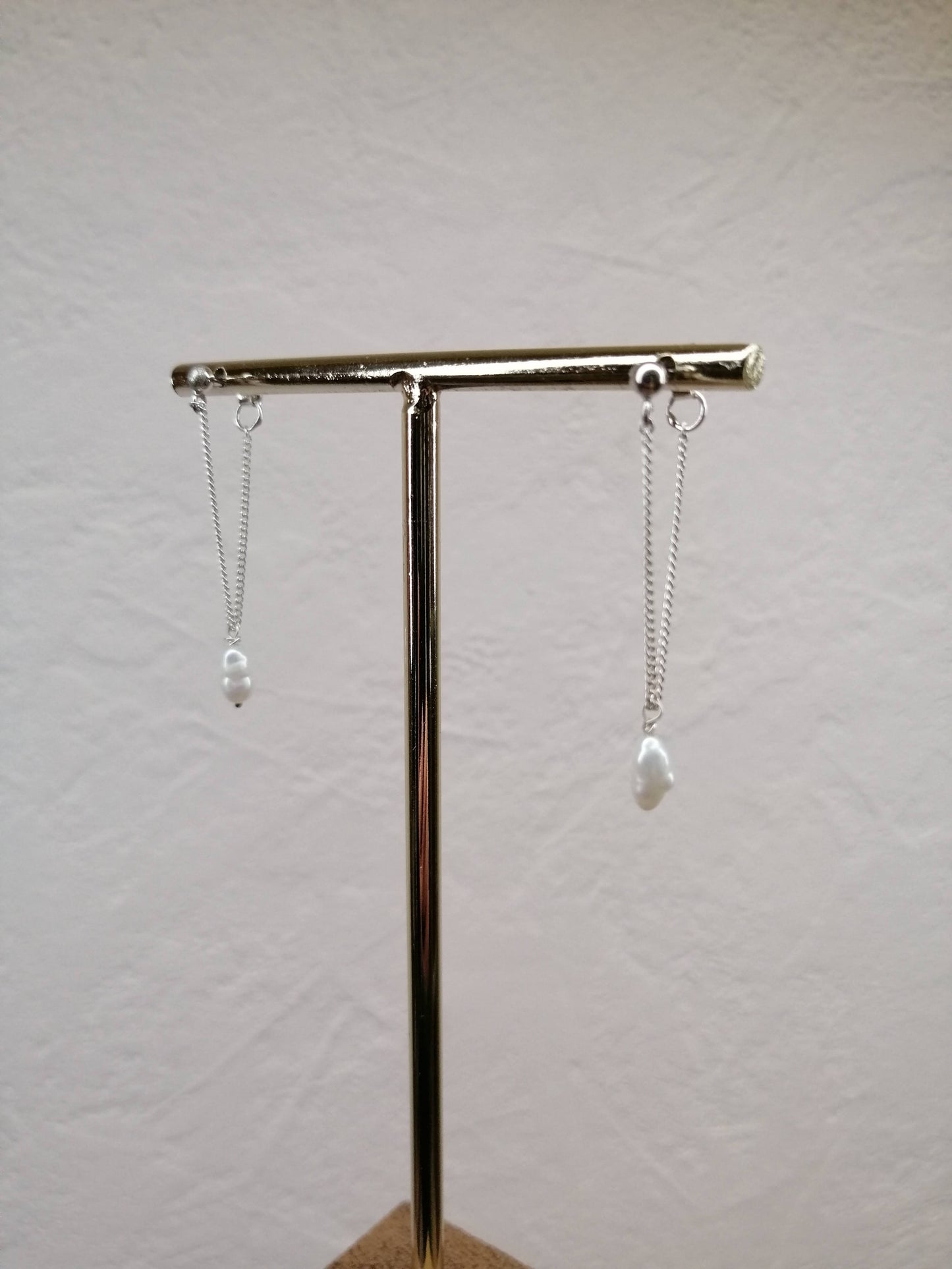 Alice earrings mini pearl drop