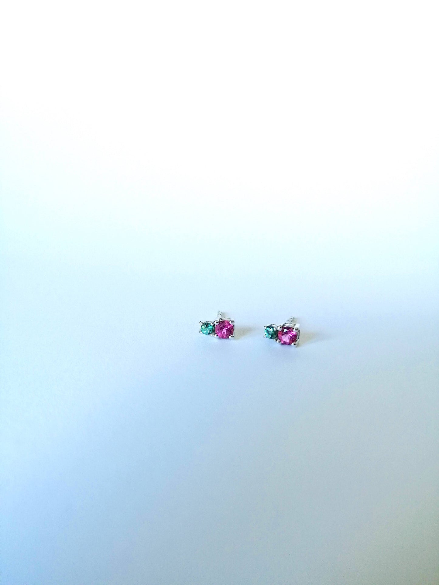 Double dot stud