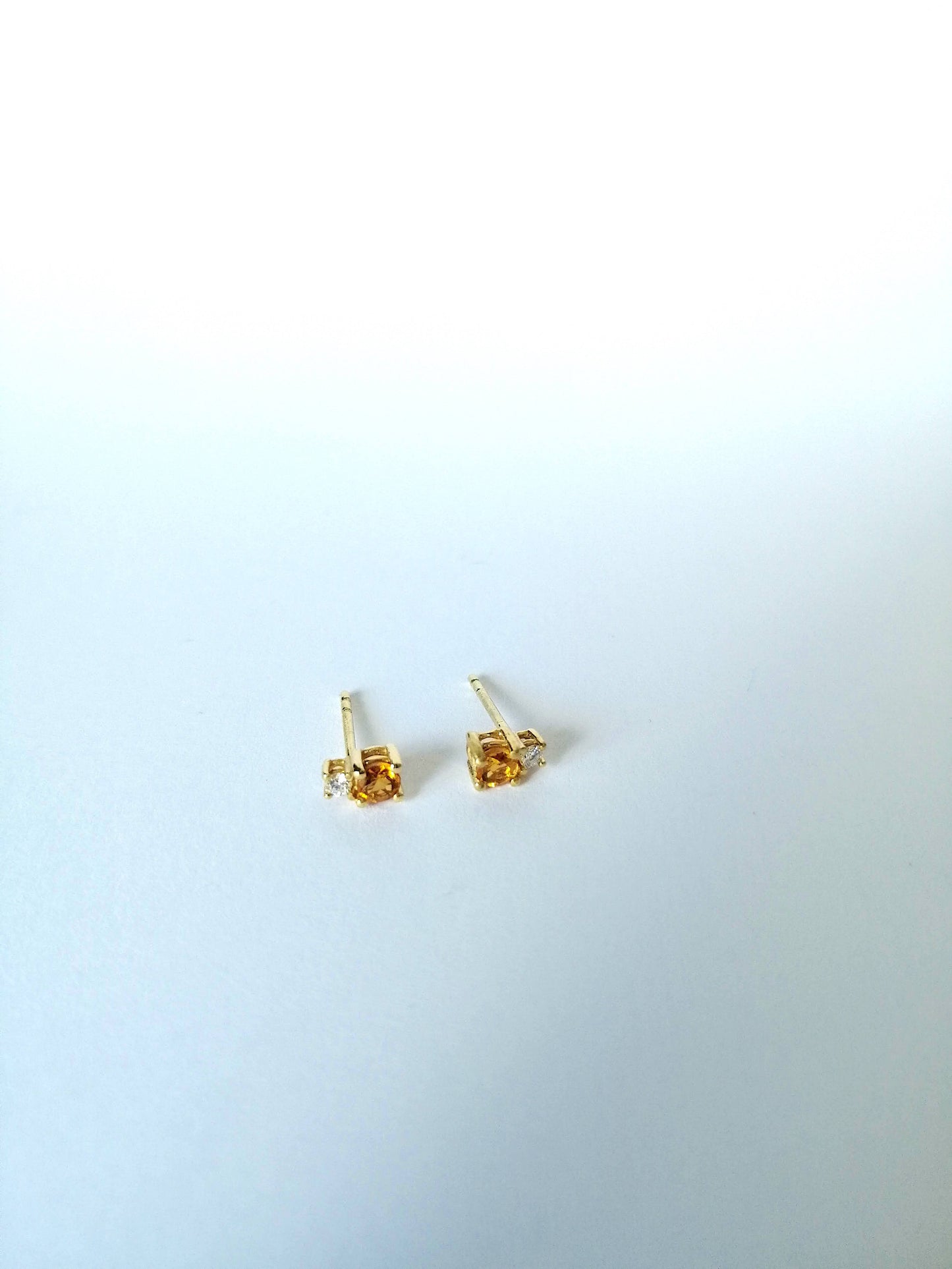 Double dot stud