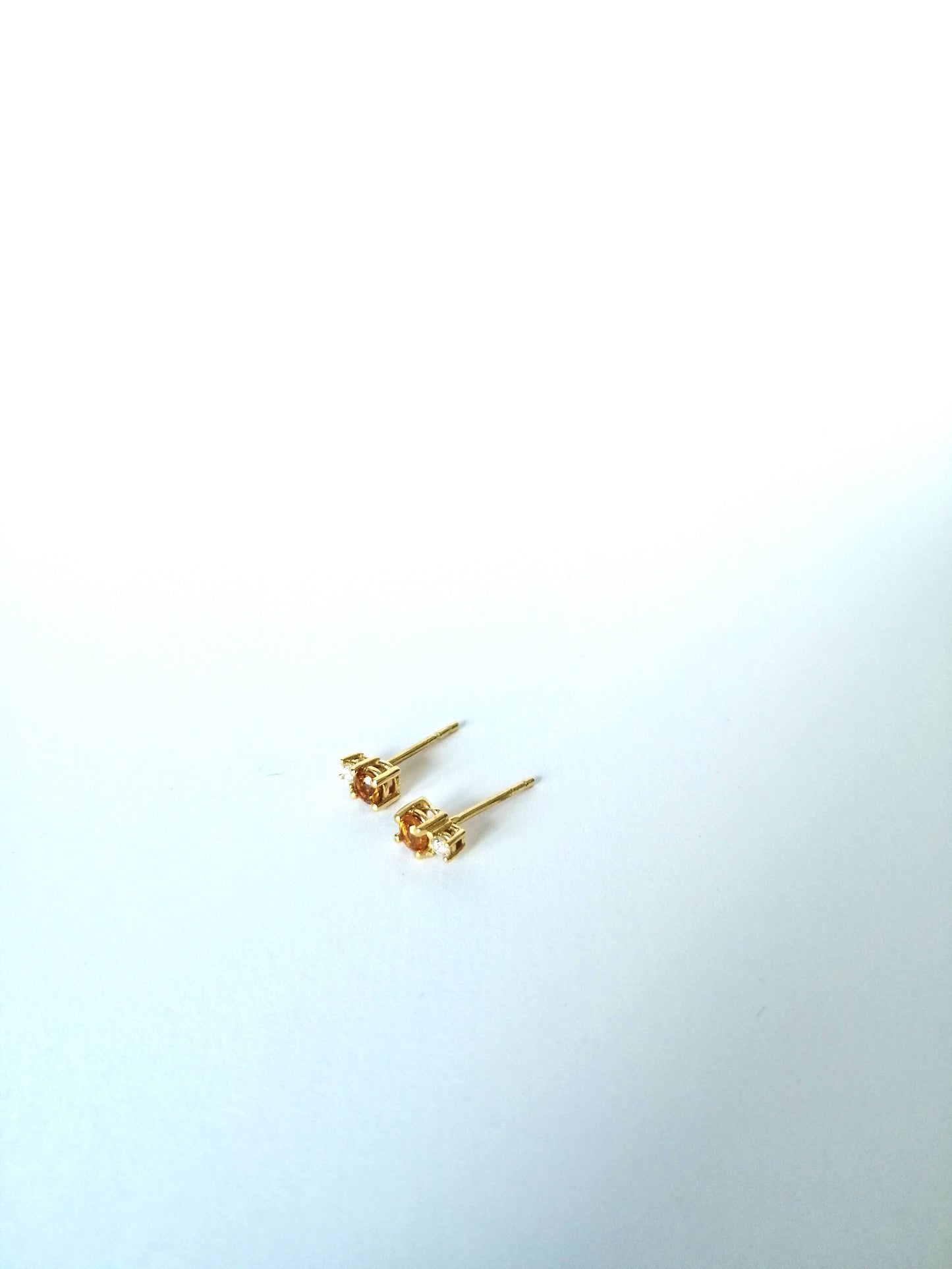 Double dot stud